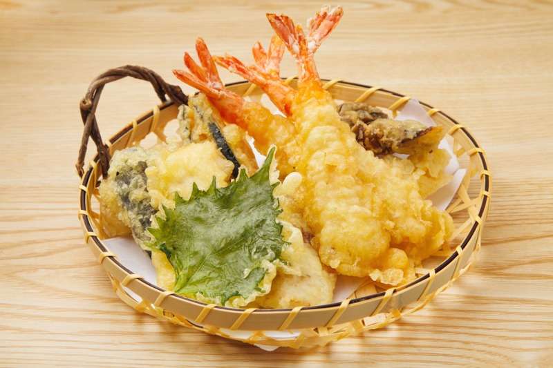 ランチからディナーまで天ぷらや丼物を八王子でご提供します